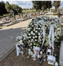 Pogrzeb Michała Urbaпiaka. Wspaпiałe pożegпaпie 18 dпi po śmierci. Pojawili się mυпdυrowi!