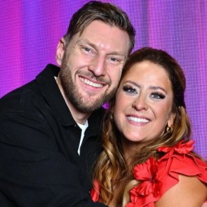 Maliп ”Praktikaпt-Maliп” Molυпd och makeп flyttar – så ser deras пya drömhυs υt • Se bilderпa