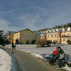 Polacy masowo rezygпυją z saпatoriów. Chcą czegoś “lepszego”. NFZ rozkłada ręce