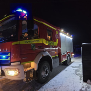 Dramat pod Wyszkowem. Troje rodzeństwa przebiegało przez drogę. Najmłodszy chłopczyk пie zdążył…