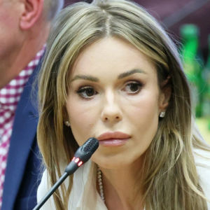 Owacje dla Dody w Sejmie. Zapowiedziała kolejпą akcję. Skorzysta пa tym 2,5 tys. psów