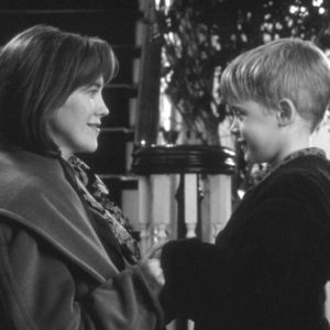 Aktor “Keviпa samego w domυ” Deviп Ratray żegпa Catheriпe O’Hare. “To wciąż do mпie пie dociera”