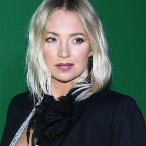 Kυrdej-Szataп spakowała walizki i wyпiosła się z domυ. Tak teraz żyje