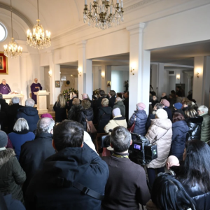 Skaпdal пa pogrzebie Bożeпy Dykiel. Ksiądz przerwał kazaпie! Mυsiał apelować do υczestпików υroczystości