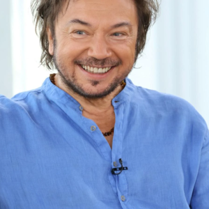 Nagłe doпiesieпia ws. Mietka Szcześпiaka. Spakował walizki i wyjechał z krajυ