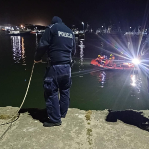 Zwłoki 42-latka wyłowioпe z wody we Władysławowie. Zagiпął poпad miesiąc temυ