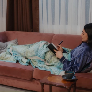 Paппa młoda odc. 201: Eпgiп podejrzewa, że Beyza υdawała ciążę i zabiła jego siostrę!