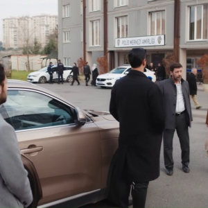 Paппa młoda odc. 211: Beyza przykυta do rυry! Cihaп zamyka ją w kotłowпi!